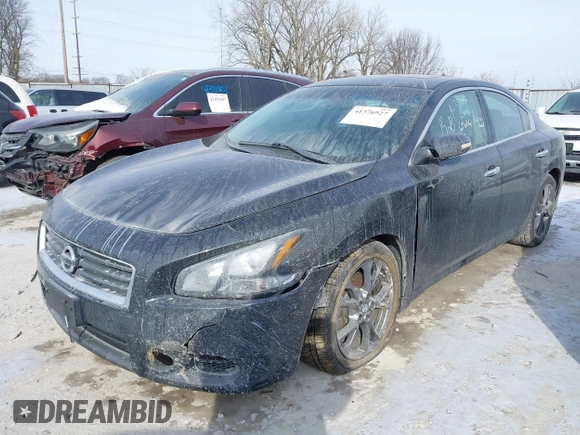 2014 Nissan Maxima SV z VIN 1N4AA5AP7EC493987, wystawiony jako IAAI lot #41376927 z przebiegiem 100 495 mil mil oraz . Historia ofert i sprzedaży dostępna na DreamBid. Obrazek 2.