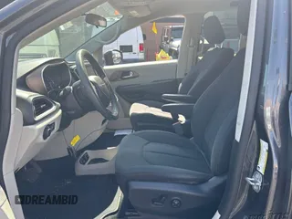 2019 Chrysler Pacifica Touring with VIN 2C4RC1DG9KR556134, listed as a IAAI auction lot 42658532 with 72,146 mi miles and . Bid and sale history available at DreamBid. Image 15.