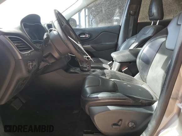 2019 Jeep Cherokee Latitude Plus z VIN 1C4PJLLN6KD222414, wystawiony jako Copart lot #66027404 z przebiegiem 133 008 mil mil oraz Czysty tytuł • Clean title. Historia ofert i sprzedaży dostępna na DreamBid. Obrazek 7.
