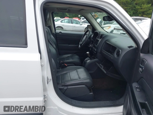 2015 Jeep Patriot High Altitude с VIN 1C4NJPFA8FD388723, выставлен на аукционе IAAI как лот 42542143 с пробегом 115 573 миль миль и . История ставок и продаж доступна на DreamBid. Изображение 5.