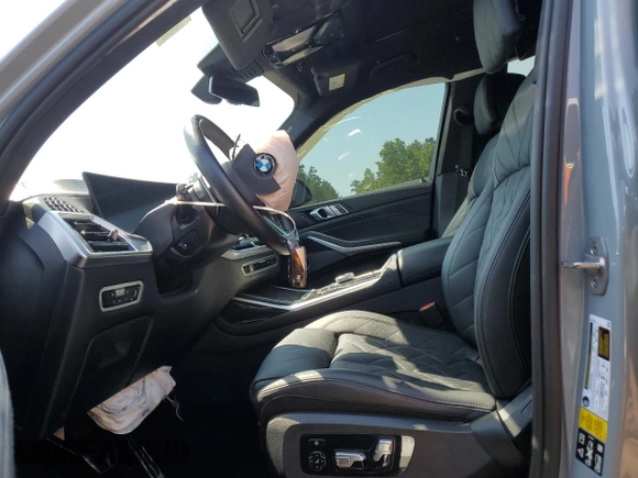2023 BMW X7 xDrive40i z VIN 5UX23EM01P9R78454, wystawiony jako Copart lot #56280075 z przebiegiem Nie podano mil oraz Szkoda całkowita • Salvage title. Historia ofert i sprzedaży dostępna na DreamBid. Obrazek 7.