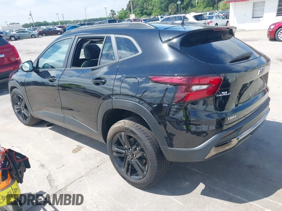 2025 Chevrolet Trax ACTIV with VIN KL77LKEP2SC118878, listed as a IAAI auction lot 41914328 with 1,003 mi miles. Bid and sale history available at carsss.com. Image 3.