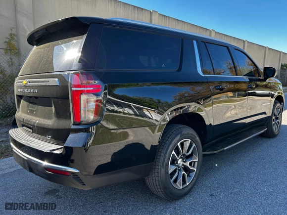 2021 Chevrolet Suburban LT with VIN 1GNSCCKD8MR416498, listed as a Copart auction lot 49164615 with 116,463 mi miles and Clean Title. Bid and sale history available at carsss.com. Image 4.