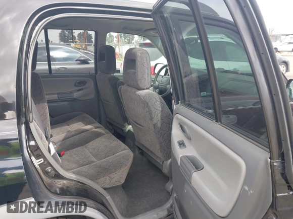 2003 Chevrolet Tracker ZR2 with VIN 2CNBJ734536931923, listed as a IAAI auction lot 41641054 with 111,247 mi miles and . Bid and sale history available at DreamBid. Image 8.