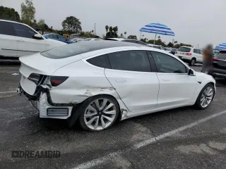 2019 Tesla Model 3 Mid Range z VIN 5YJ3E1EA3KF337854, wystawiony jako Copart lot #48472855 z przebiegiem 113 562 mil mil oraz Szkoda całkowita • Salvage title. Historia ofert i sprzedaży dostępna na DreamBid. Obrazek 3.