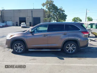 2017 Toyota Highlander XLE with VIN 5TDJZRFH4HS419151, listed as a IAAI auction lot 42181305 with 71,564 mi miles and . Bid and sale history available at DreamBid. Image 15.