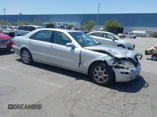 2000 Mercedes-Benz S 320/430/500 z VIN WDBNG75J2YA092941, wystawiony jako IAAI lot #42449622 z przebiegiem 55 246 mil mil oraz . Historia ofert i sprzedaży dostępna na DreamBid. Obrazek 1.