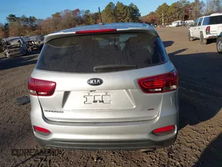2019 Kia Sorento LX with VIN 5XYPGDA34KG526946, listed as a IAAI auction lot 40771761 with 132,260 mi miles and . Bid and sale history available at DreamBid. Image 16.