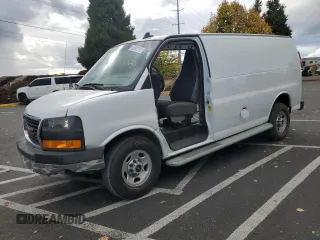 2022 GMC Savana Cargo Van with VIN 1GTW7AFP1N1188822, listed as a Copart auction lot 76135484 with 24,056 mi miles and Clean Title. Bid and sale history available at carsss.com. Image 1.