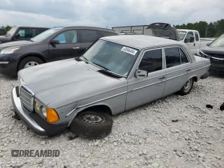 1983 Mercedes-Benz 300 with VIN WDBAB33A7DB020789, listed as a Copart auction lot 63806404 with 190,258 mi miles and Clean Title. Bid and sale history available at carsss.com. Image 1.