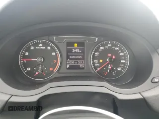 2017 Audi Q3 Premium z VIN WA1ECCFS6HR008225, wystawiony jako Copart lot #49526935 z przebiegiem 61 250 mil mil oraz Szkody całkowita. Historia ofert i sprzedaży dostępna na DreamBid. Obrazek 9.