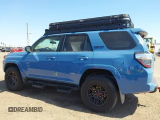 2018 Toyota 4Runner SR5 z VIN JTEBU5JR5J5488241, wystawiony jako IAAI lot #41997070 z przebiegiem 68 551 mil mil oraz . Historia ofert i sprzedaży dostępna na DreamBid. Obrazek 14.