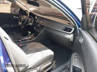 2017 Kia Optima LX z VIN 5XXGT4L37HG154590, wystawiony jako IAAI lot #42229141 z przebiegiem 112 134 mil mil oraz . Historia ofert i sprzedaży dostępna na DreamBid. Obrazek 5.