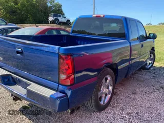 2004 Chevrolet Silverado SS z VIN 2GCEK19N041303732, wystawiony jako Copart lot #74617474 z przebiegiem 200 072 mil mil oraz Tytuł czysty. Historia ofert i sprzedaży dostępna na DreamBid. Obrazek 4.