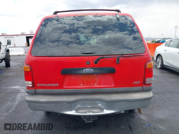 1999 Ford Explorer XLT z VIN 1FMZU35P5XZB62128, wystawiony jako IAAI lot #42635627 z przebiegiem 221 556 mil mil oraz . Historia ofert i sprzedaży dostępna na DreamBid. Obrazek 6.