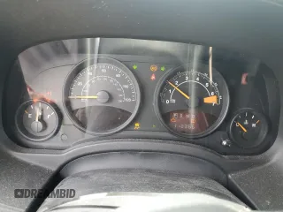 2015 Jeep Patriot Sport z VIN 1C4NJPBA3FD318729, wystawiony jako Copart lot #58304725 z przebiegiem 112 366 mil mil oraz Czysty tytuł • Clean title. Historia ofert i sprzedaży dostępna na DreamBid. Obrazek 9.