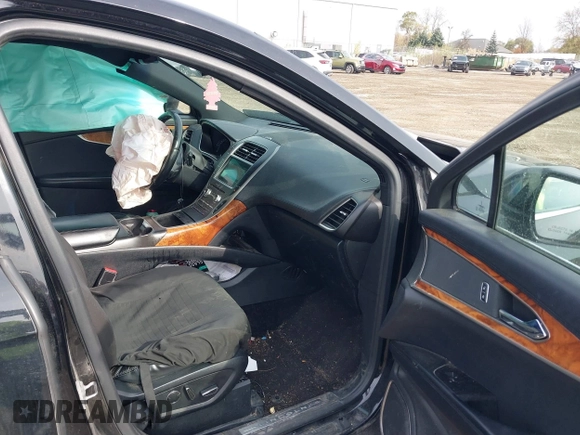 2016 Lincoln MKX Reserve with VIN 2LMTJ8LP3GBL71597, listed as a IAAI auction lot 40722178 with 230,704 mi miles. Bid and sale history available at carsss.com. Image 5.