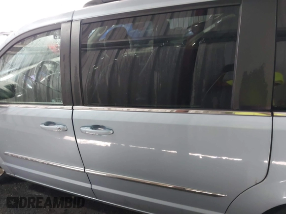 2013 Chrysler Town & Country Touring with VIN 2C4RC1BG3DR573565, listed as a IAAI auction lot 42083562 with 94,828 mi miles. Bid and sale history available at carsss.com. Image 14.