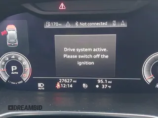 2020 Audi Q3 S line Prestige z VIN WA1FECF32L1105422, wystawiony jako IAAI lot #41974815 z przebiegiem 27 627 mil mil oraz . Historia ofert i sprzedaży dostępna na DreamBid. Obrazek 15.