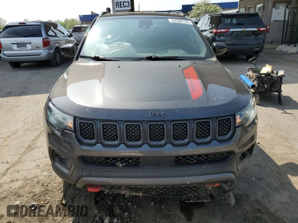 2023 Jeep Compass Trailhawk z VIN 3C4NJDDN6PT555547, wystawiony jako Copart lot #56288105 z przebiegiem 38 837 mil mil oraz Szkoda całkowita • Salvage title. Historia ofert i sprzedaży dostępna na DreamBid. Obrazek 5.