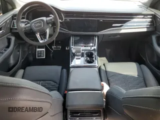2023 Audi RS Q8 z VIN WU1ARBF17PD023514, wystawiony jako Copart lot #63190573 z przebiegiem 1682 mil mil oraz . Historia ofert i sprzedaży dostępna na DreamBid. Obrazek 8.