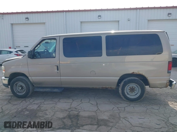 2011 Ford Econoline Passenger XL with VIN 1FBNE3BLXBDA21972, listed as a IAAI auction lot 41151236 with 395,453 mi miles. Bid and sale history available at carsss.com. Image 15.