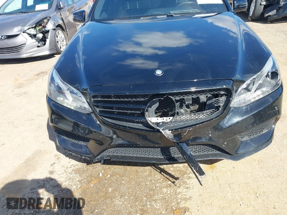 2016 Mercedes-Benz E 350 Sport z VIN WDDHF5KB7GB254354, wystawiony jako IAAI lot #41834780 z przebiegiem 139 961 mil mil oraz . Historia ofert i sprzedaży dostępna na DreamBid. Obrazek 6.