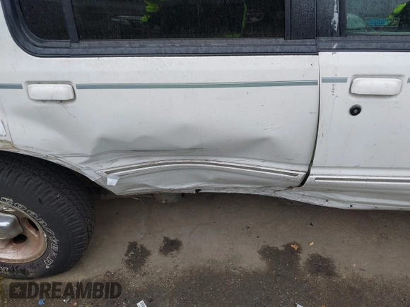 1998 Ford Explorer XL z VIN 1FMZU32E9WZA44004, wystawiony jako IAAI lot #41720181 z przebiegiem 137 267 mil mil oraz . Historia ofert i sprzedaży dostępna na DreamBid. Obrazek 6.