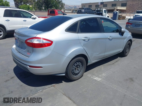 2014 Ford Fiesta S z VIN 3FADP4AJ0EM102338, wystawiony jako IAAI lot #42670979 z przebiegiem 141 301 mil mil oraz . Historia ofert i sprzedaży dostępna na DreamBid. Obrazek 4.