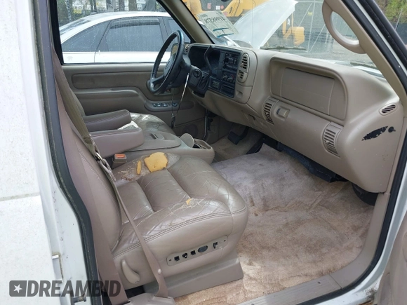 1999 GMC Suburban z VIN 1GKFK16R4XJ798754, wystawiony jako IAAI lot #41998578 z przebiegiem 266 899 mil mil oraz . Historia ofert i sprzedaży dostępna na DreamBid. Obrazek 5.