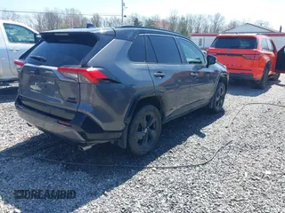 2021 Toyota RAV4 Hybrid XSE z VIN 4T3E6RFV4MU058397, wystawiony jako IAAI lot #42060980 z przebiegiem 236 612 mil mil oraz . Historia ofert i sprzedaży dostępna na DreamBid. Obrazek 4.
