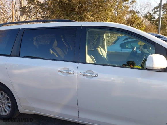 2015 Toyota Sienna XLE with VIN 5TDYK3DC2FS597659, listed as a IAAI auction lot 41380779 with 239,543 mi miles. Bid and sale history available at carsss.com. Image 13.