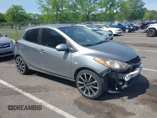 2013 Mazda 2 Sport z VIN JM1DE1KY3D0155014, wystawiony jako IAAI lot #42246203 z przebiegiem 114 791 mil mil oraz . Historia ofert i sprzedaży dostępna na DreamBid. Obrazek 1.