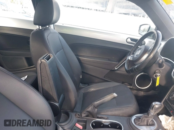 2016 Volkswagen Beetle SE с VIN 3VWJ17AT3GM606917, выставлен на аукционе IAAI как лот 41728053 с пробегом Не указан миль и . История ставок и продаж доступна на DreamBid. Изображение 5.