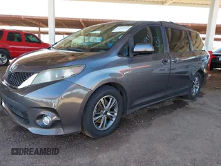 2011 Toyota Sienna SE with VIN 5TDXK3DC6BS113711, listed as a IAAI auction lot 41809910 with 174,746 mi miles. Bid and sale history available at carsss.com. Image 2.