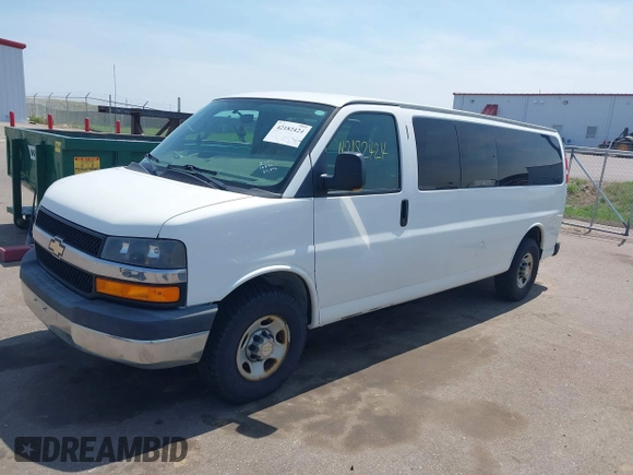 2013 Chevrolet Express Passenger LT z VIN 1GAZG1FG9D1153305, wystawiony jako IAAI lot #42182424 z przebiegiem 25 897 mil mil oraz . Historia ofert i sprzedaży dostępna na DreamBid. Obrazek 2.