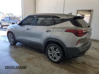 2021 Kia Seltos LX z VIN KNDEPCAA5M7131223, wystawiony jako Copart lot #74476704 z przebiegiem 48 983 mil mil oraz Szkoda całkowita • Salvage title. Historia ofert i sprzedaży dostępna na DreamBid. Obrazek 2.
