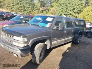 2001 Chevrolet Silverado 1500HD LS with VIN 1GCGC13U61F203824, listed as a IAAI auction lot 40522607 with 184,315 mi miles. Bid and sale history available at carsss.com. Image 2.