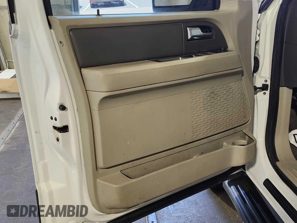 2011 Ford Expedition XL with VIN 1FMJU1G50BEF49196, listed as a IAAI auction lot 42847266 with 302,687 mi miles and . Bid and sale history available at DreamBid. Image 2.