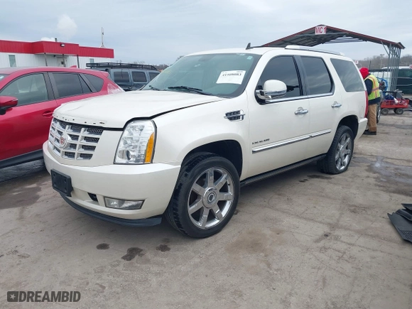 2013 Cadillac Escalade Luxury with VIN 1GYS4BEF2DR315805, listed as a IAAI auction lot 41508083 with 136,699 mi miles. Bid and sale history available at carsss.com. Image 19.