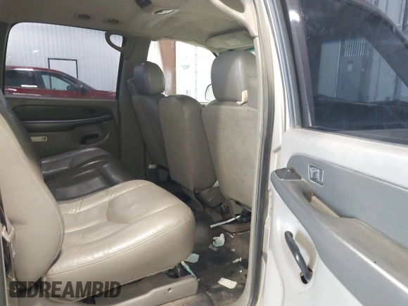 2003 Chevrolet Suburban LT with VIN 1GNEC16Z43J297370, listed as a IAAI auction lot 41537140 with 277,541 mi miles. Bid and sale history available at carsss.com. Image 8.