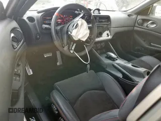 2024 Nissan Z Nismo с VIN JN1BZ4CH9RM360562, выставлен на аукционе Copart как лот 59863775 с пробегом 8 868 миль миль и Списание • Salvage title. История ставок и продаж доступна на DreamBid. Изображение 8.