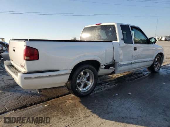 1999 GMC Sonoma SLS with VIN 1GTCS19X7X8517465, listed as a Copart auction lot 48478685 with 210,782 mi miles and Salvage Title. Bid and sale history available at carsss.com. Image 3.