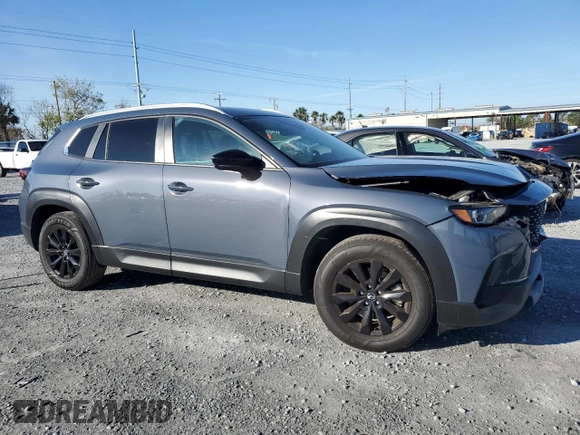 2024 Mazda CX-50 S Premium z VIN 7MMVABDM2RN196549, wystawiony jako Copart lot #46481965 z przebiegiem 44 230 mil mil oraz Nie do naprawy • Non repairable. Historia ofert i sprzedaży dostępna na DreamBid. Obrazek 4.