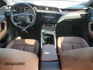 2019 Audi e-tron Premium Plus с VIN WA1LABGE5KB013142, выставлен на аукционе Copart как лот 52452085 с пробегом 91 042 миль миль и Списание • Salvage title. История ставок и продаж доступна на DreamBid. Изображение 8.