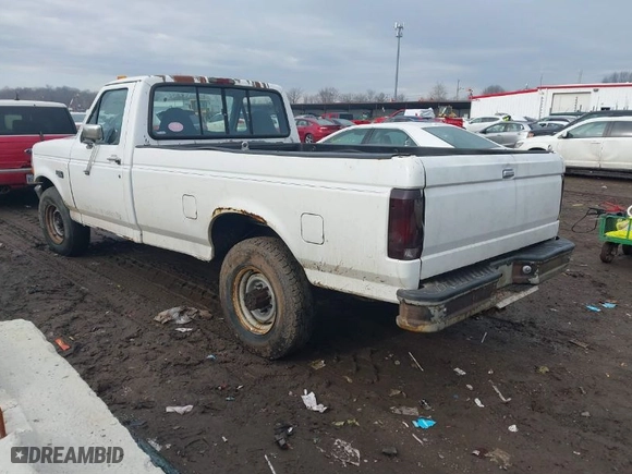 1996 Ford F-250 HD with VIN 1FTHF25HXTEA54523, listed as a IAAI auction lot 41646186 with 206,050 mi miles. Bid and sale history available at carsss.com. Image 3.