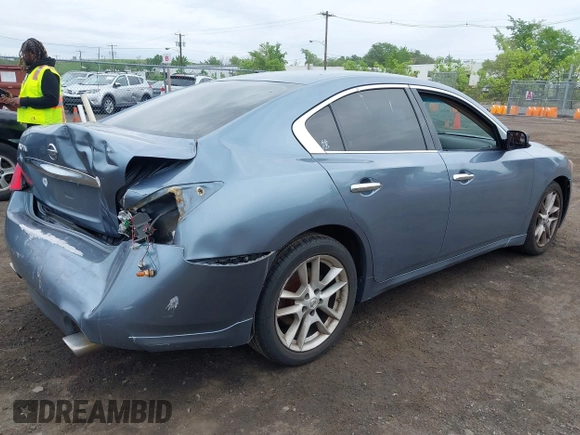 2011 Nissan Maxima SV z VIN 1N4AA5AP9BC808140, wystawiony jako IAAI lot #42257514 z przebiegiem 190 943 mil mil oraz . Historia ofert i sprzedaży dostępna na DreamBid. Obrazek 4.