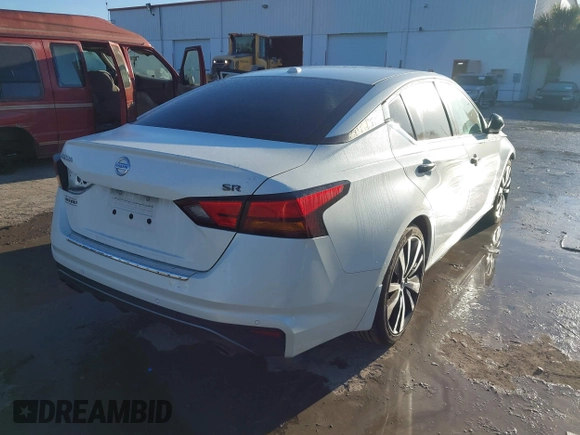 2020 Nissan Altima 2.5 SR with VIN 1N4BL4CV6LC261124, listed as a IAAI auction lot 41771341 with 102,289 mi miles. Bid and sale history available at carsss.com. Image 4.