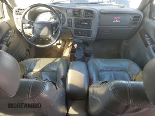 2000 Oldsmobile Bravada z VIN 1GHDT13W1Y2225360, wystawiony jako Copart lot #42967155 z przebiegiem 231 720 mil mil oraz Szkody całkowita. Historia ofert i sprzedaży dostępna na DreamBid. Obrazek 8.