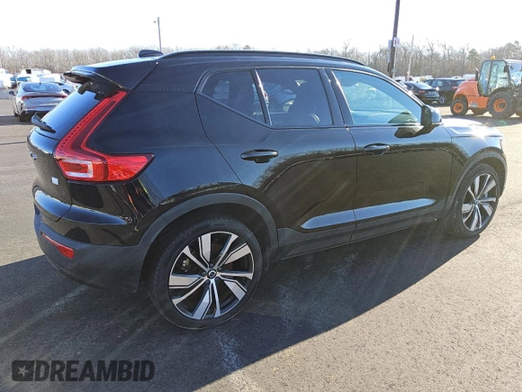 2021 Volvo XC40 z VIN YV4ED3UR3M2609918, wystawiony jako Copart lot #84349024 z przebiegiem 32 934 mil mil oraz Czysty tytuł • Clean title. Historia ofert i sprzedaży dostępna na DreamBid. Obrazek 3.